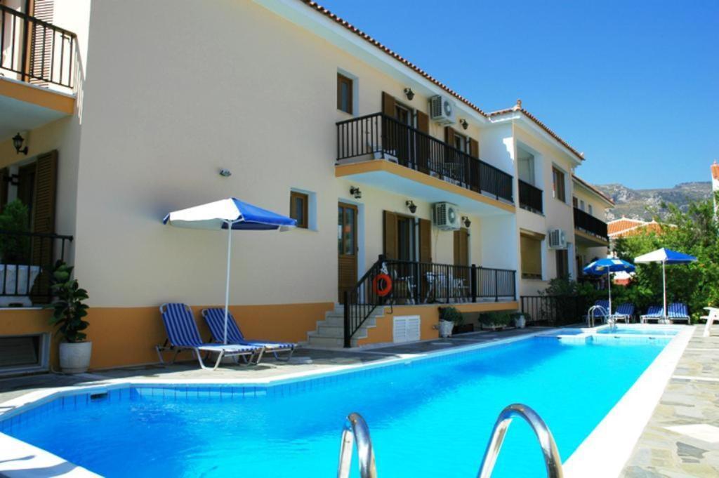 קוקארי Angela Apartments מראה חיצוני תמונה