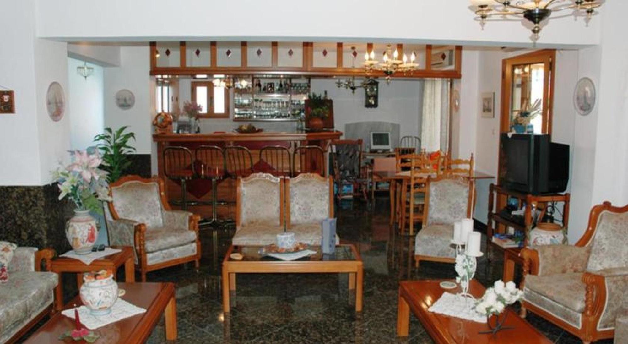 קוקארי Angela Apartments מראה חיצוני תמונה