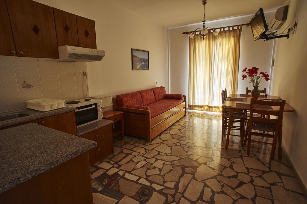 קוקארי Angela Apartments מראה חיצוני תמונה