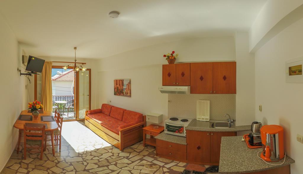 קוקארי Angela Apartments מראה חיצוני תמונה