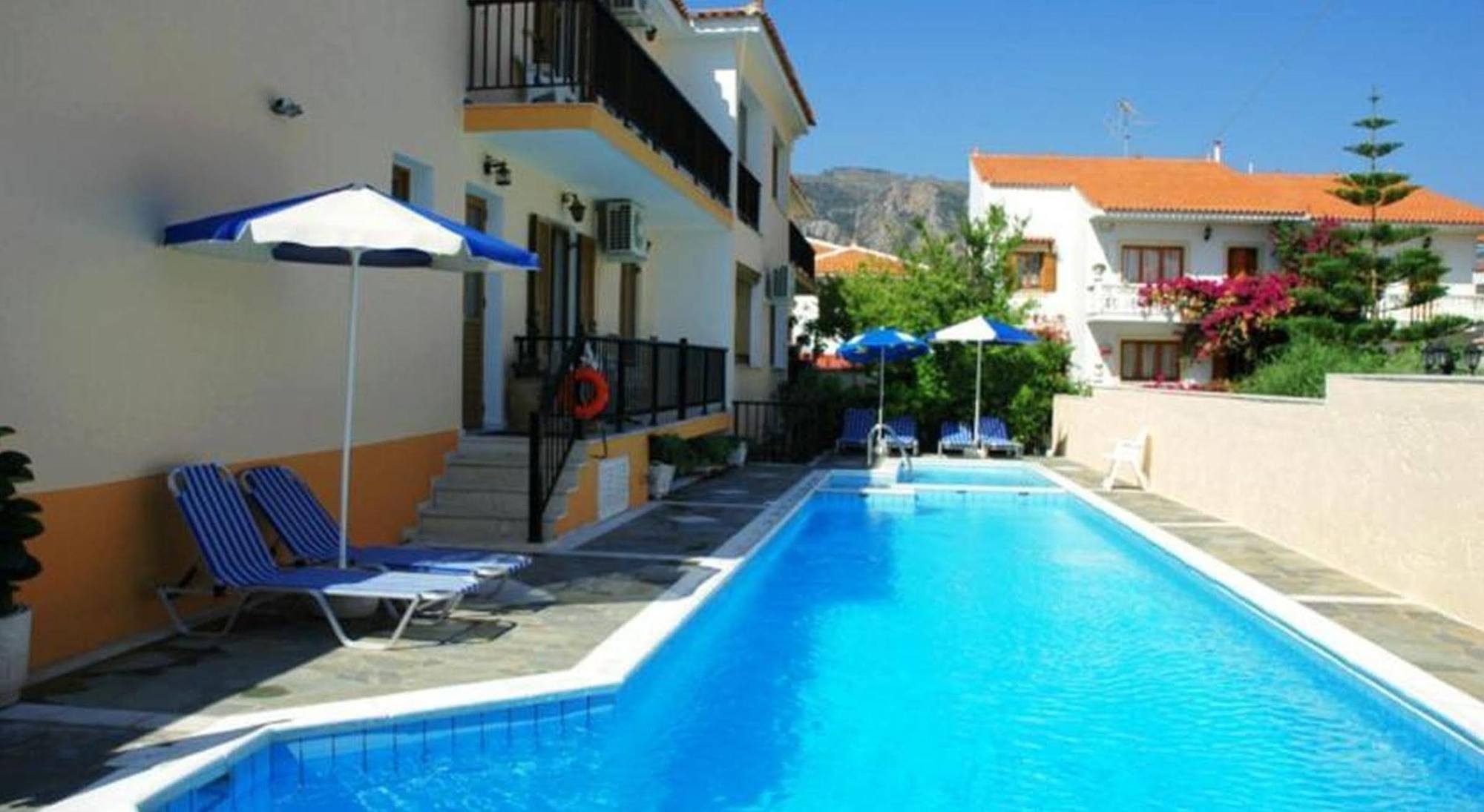קוקארי Angela Apartments מראה חיצוני תמונה